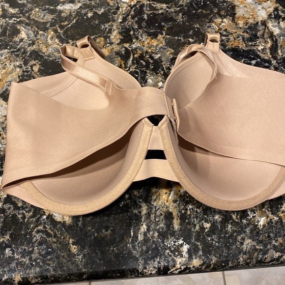 q womens Warners solid tan stretch bra size 40D. EUC - Picture 2 of 3